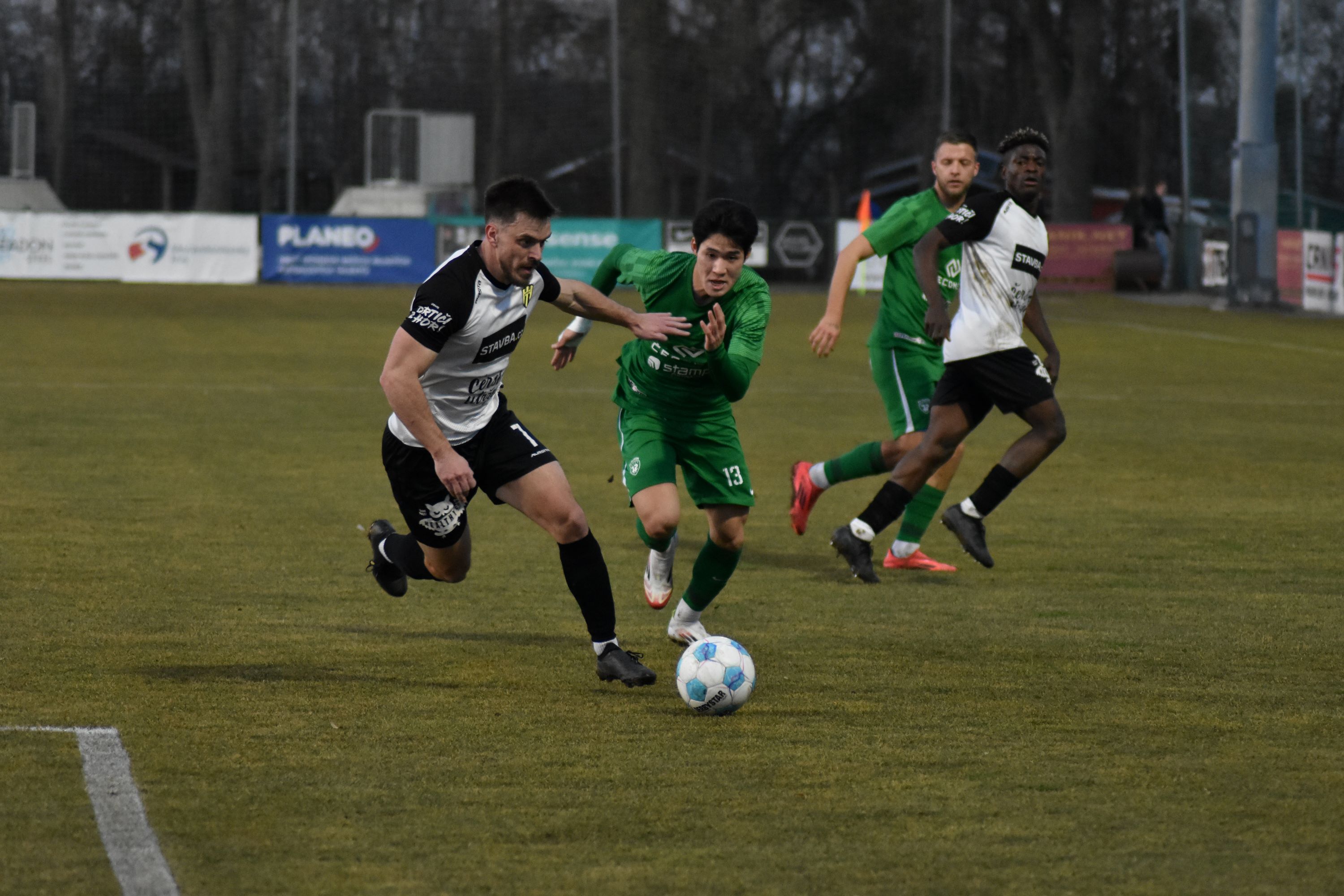 Tvrdý direkt na úvod jara: FC Hlučín - FC Strání 1:3 